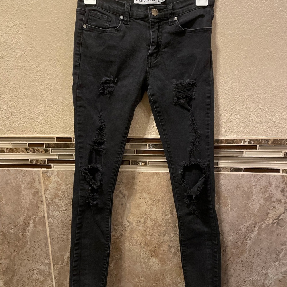 Black ripped skinny jeans